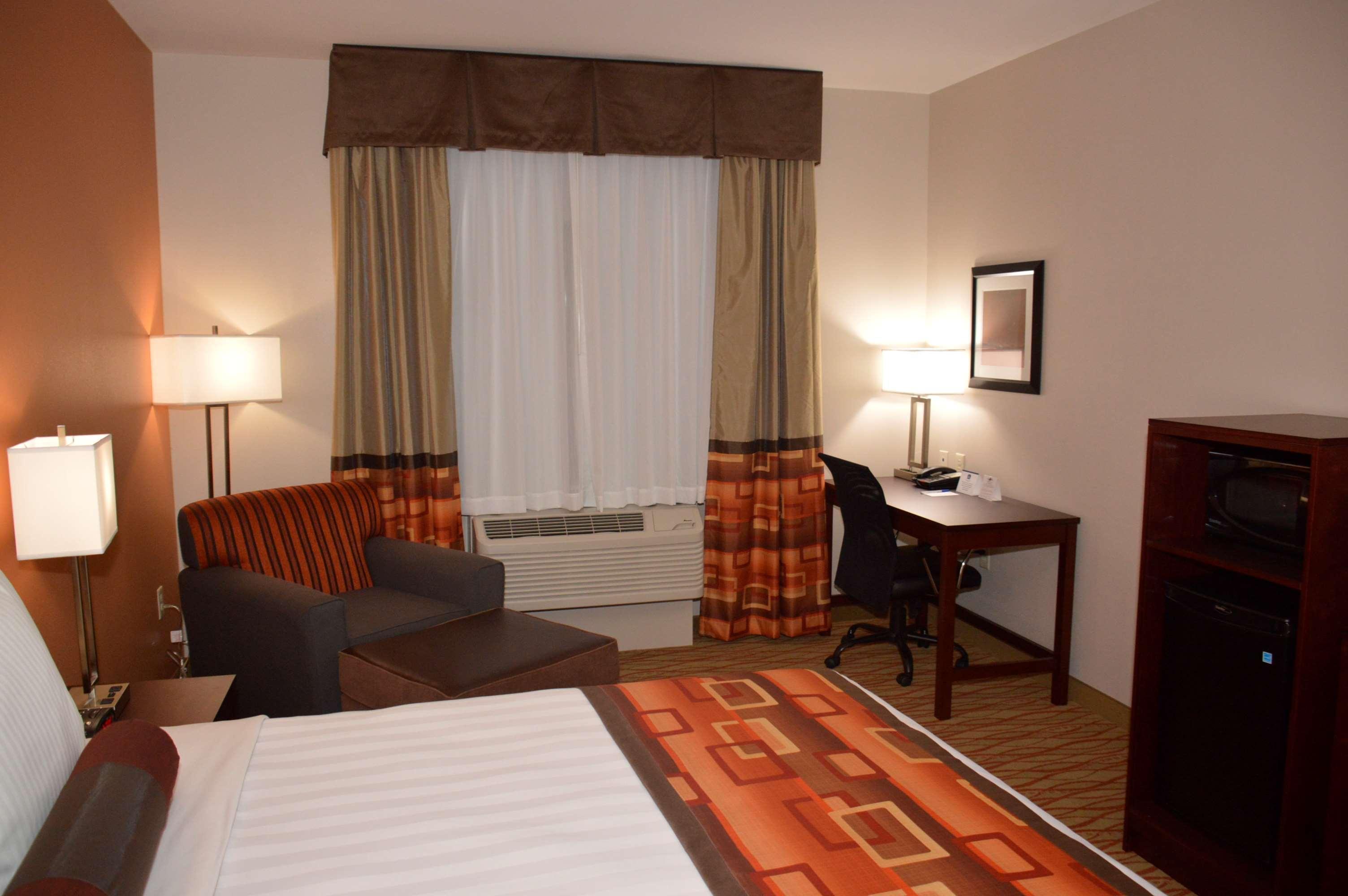 Best Western Plus Spring Inn & Suites Екстер'єр фото