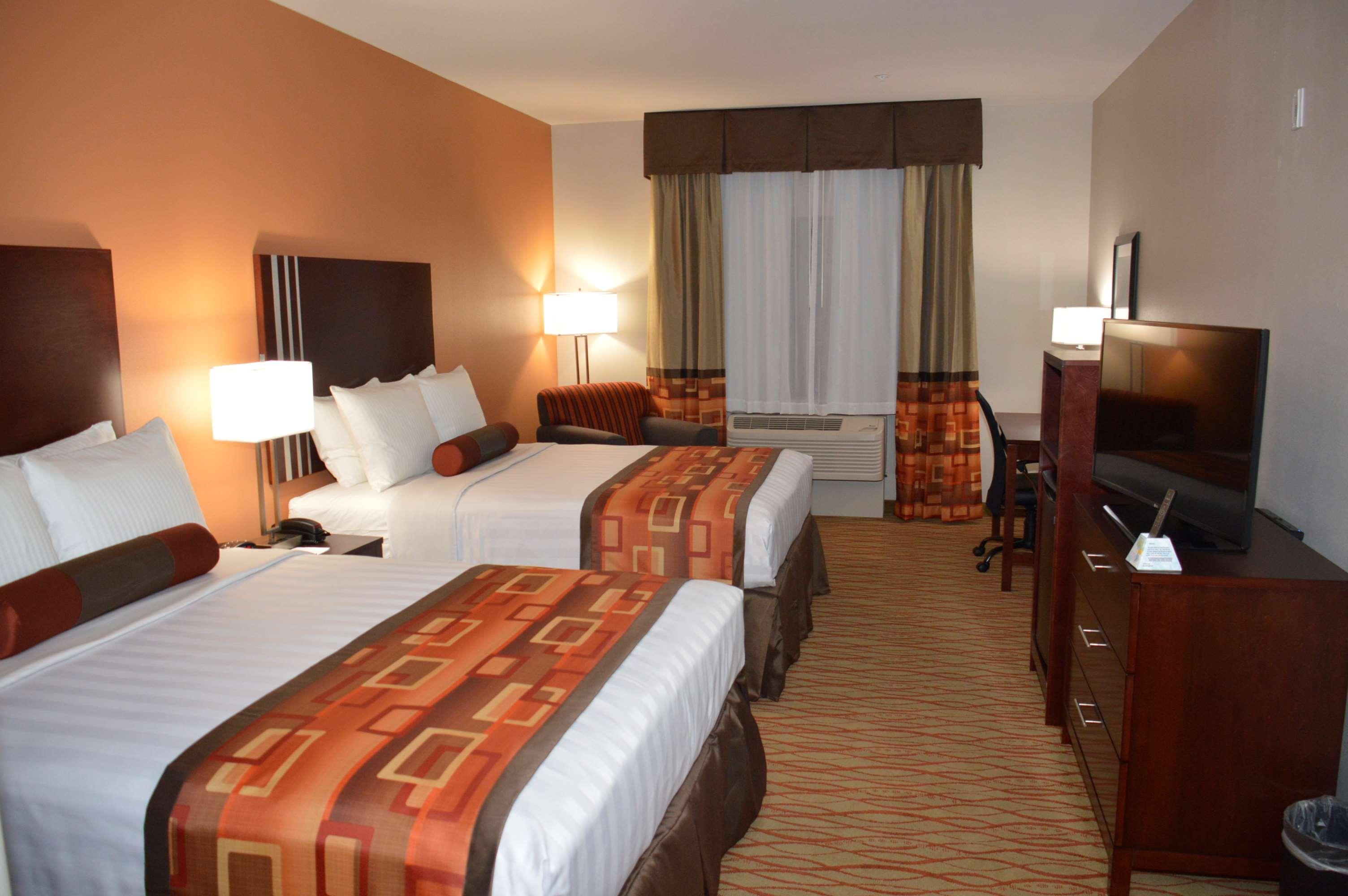 Best Western Plus Spring Inn & Suites Екстер'єр фото