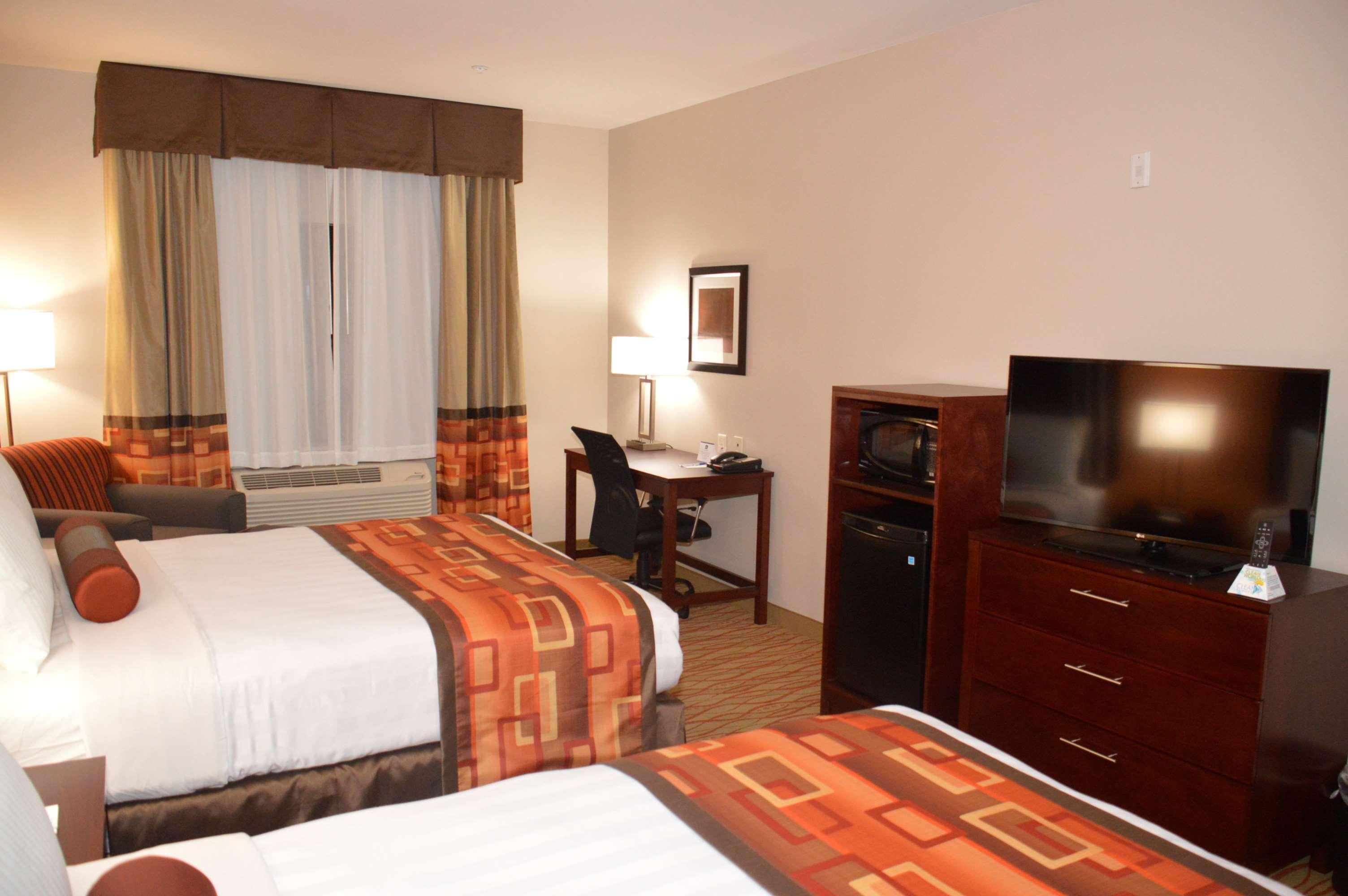 Best Western Plus Spring Inn & Suites Екстер'єр фото