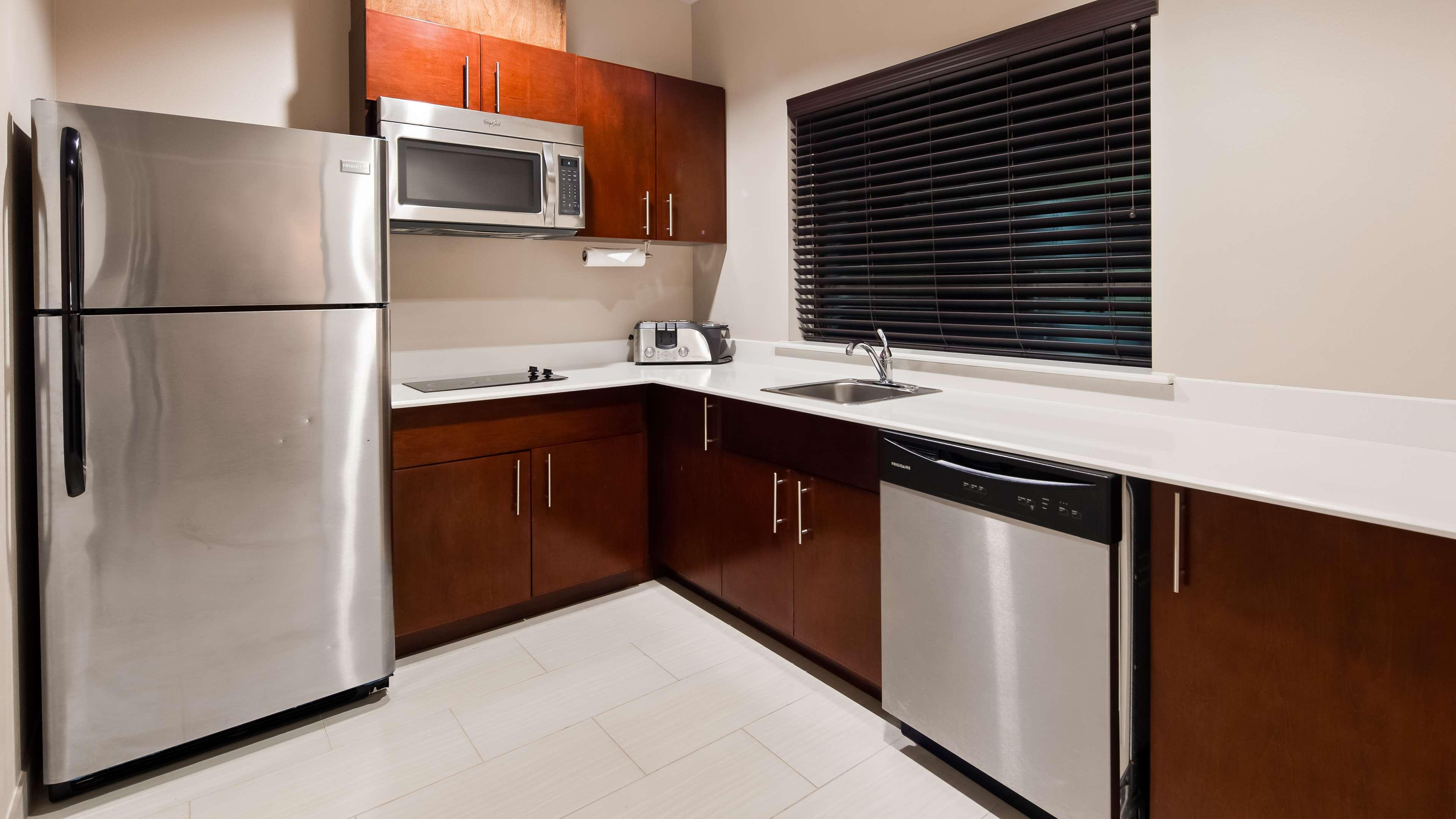 Best Western Plus Spring Inn & Suites Екстер'єр фото