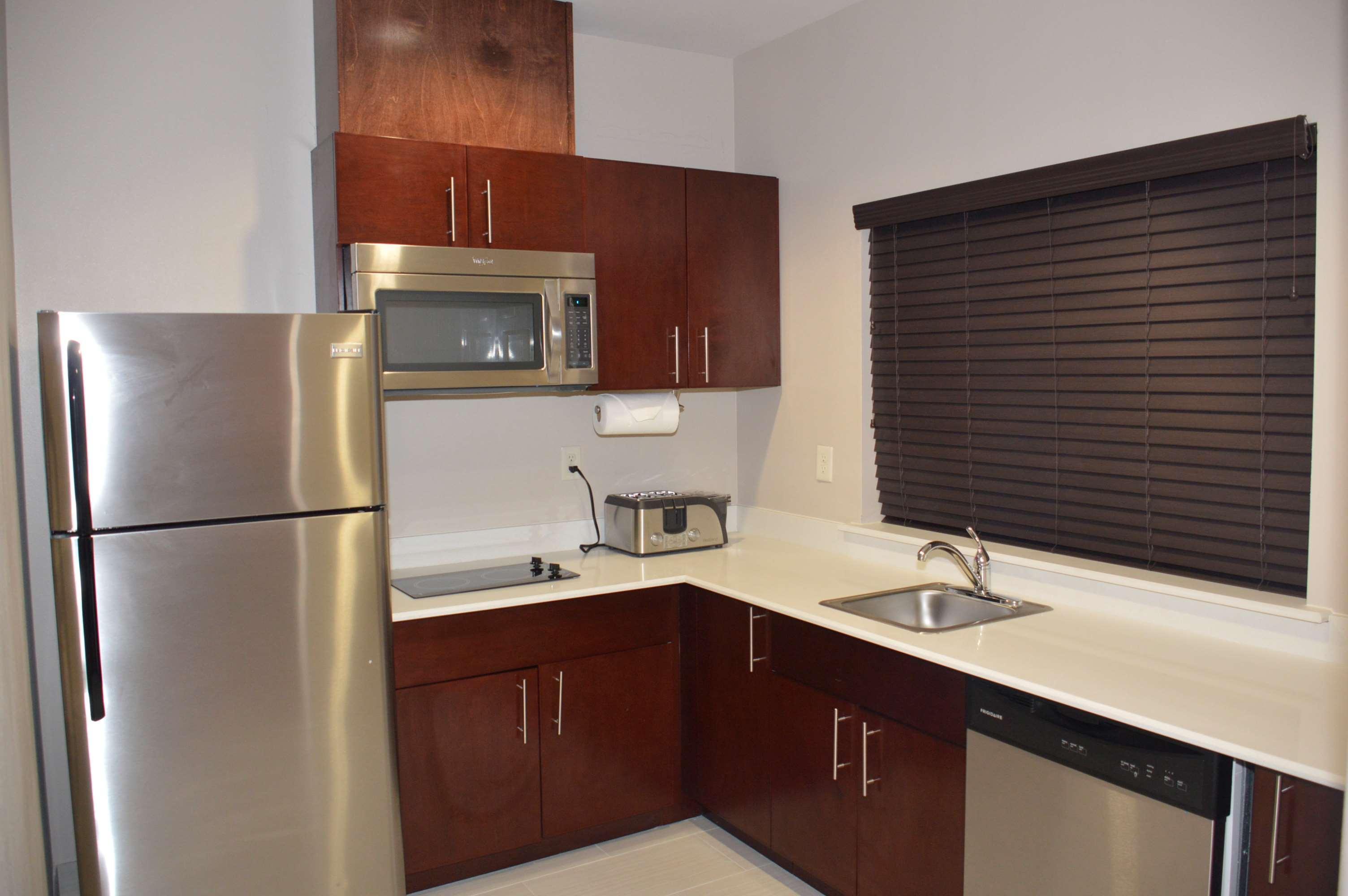 Best Western Plus Spring Inn & Suites Екстер'єр фото