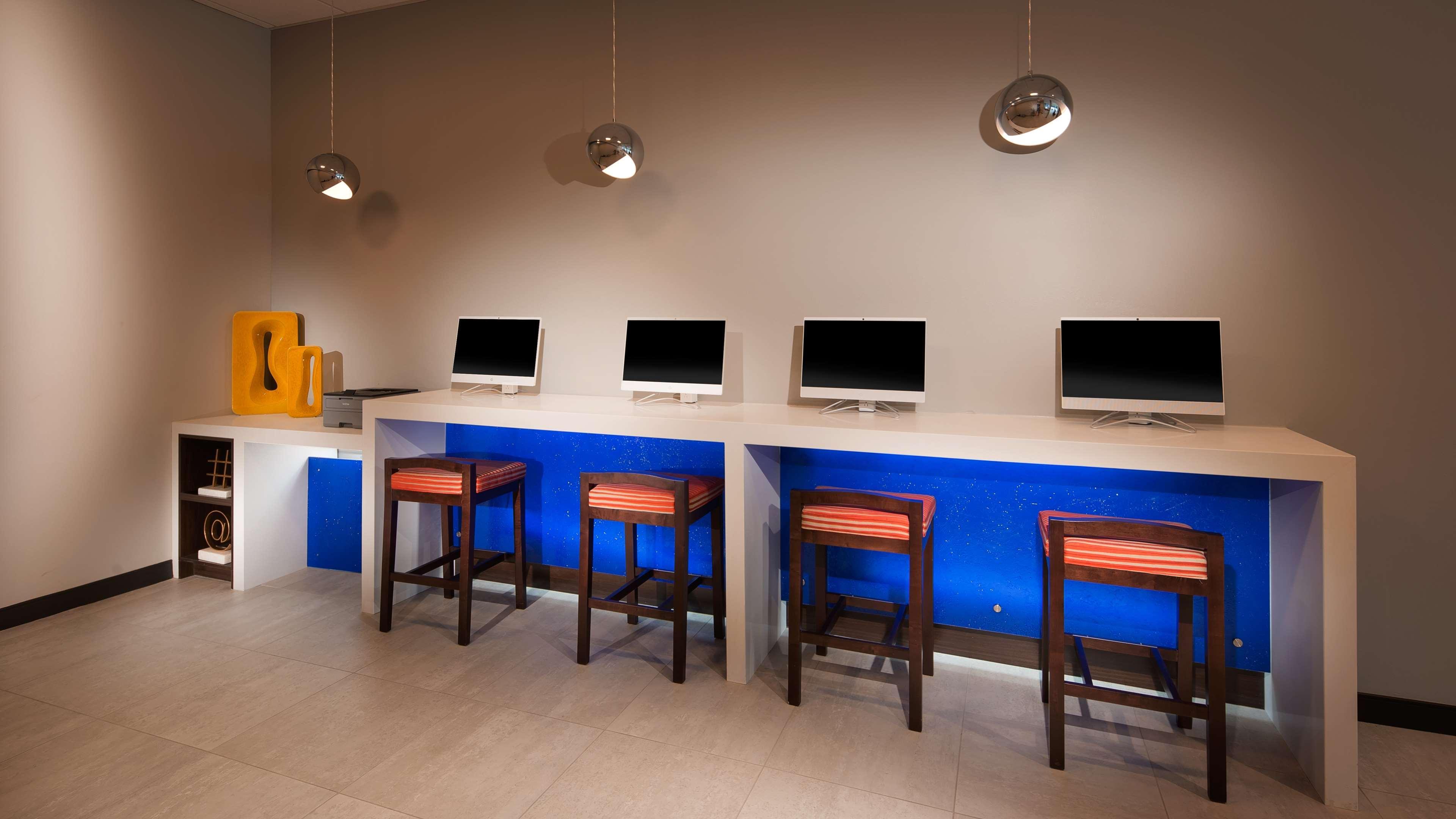 Best Western Plus Spring Inn & Suites Екстер'єр фото