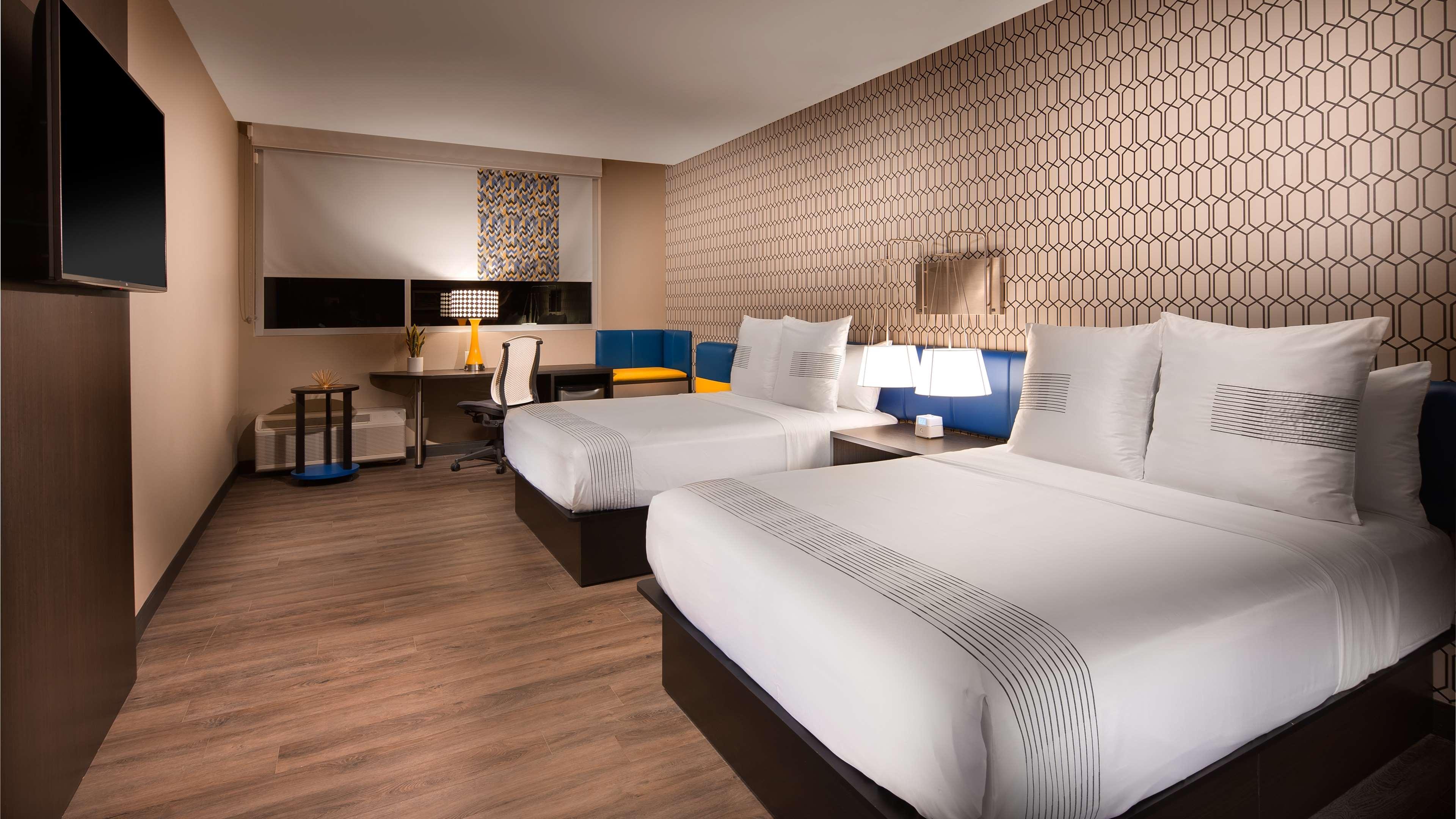 Best Western Plus Spring Inn & Suites Екстер'єр фото