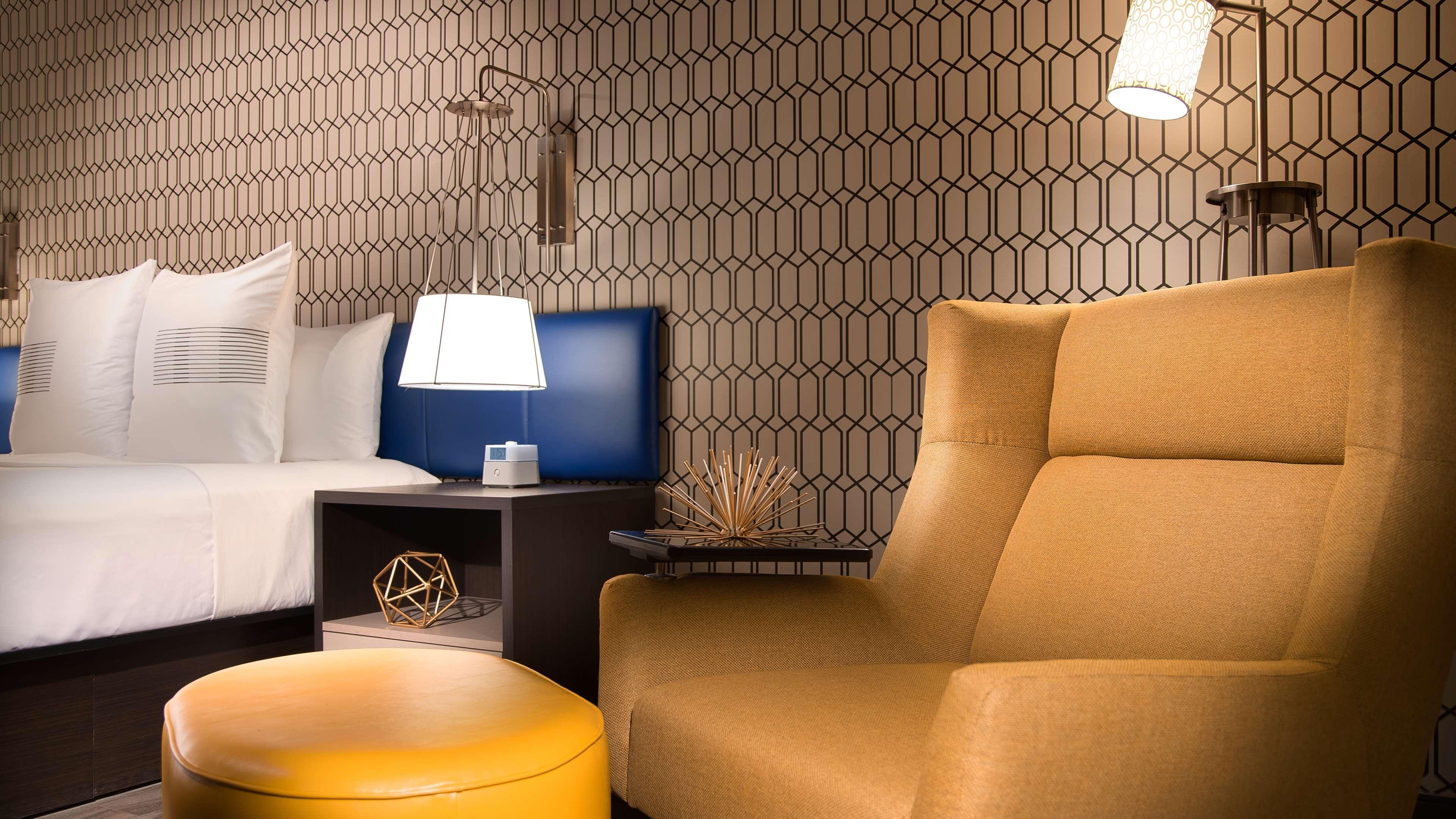 Best Western Plus Spring Inn & Suites Екстер'єр фото