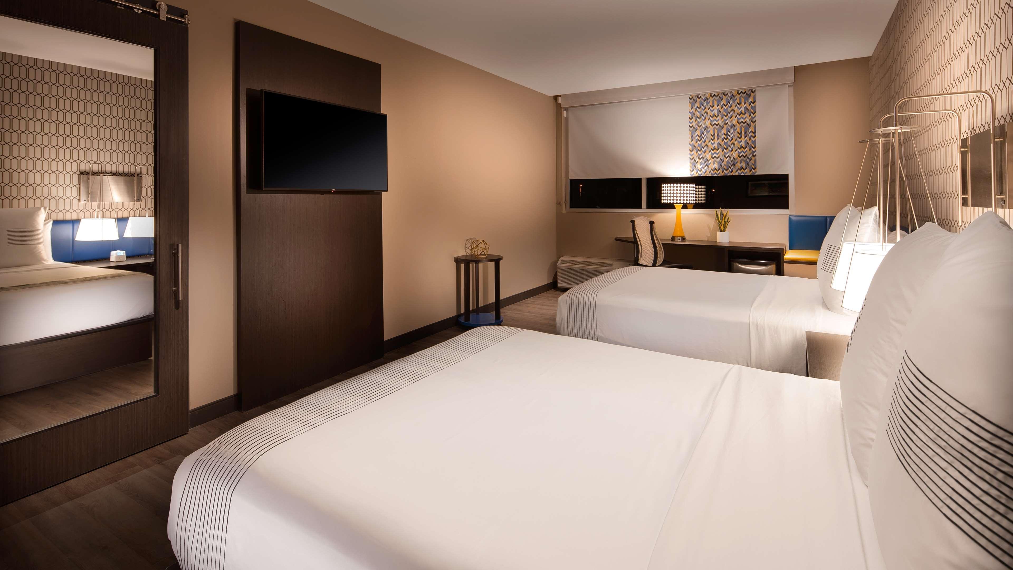 Best Western Plus Spring Inn & Suites Екстер'єр фото
