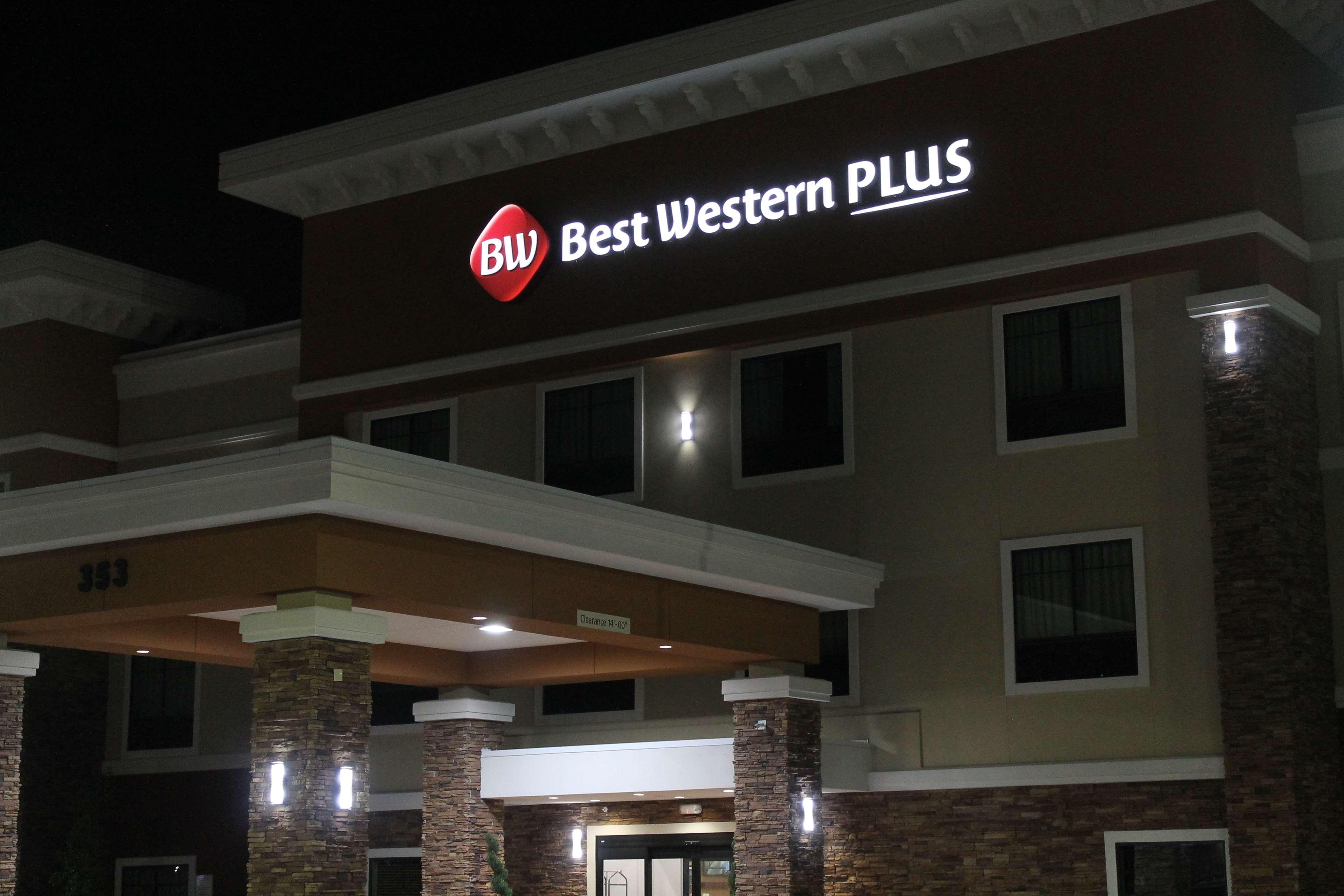 Best Western Plus Spring Inn & Suites Екстер'єр фото
